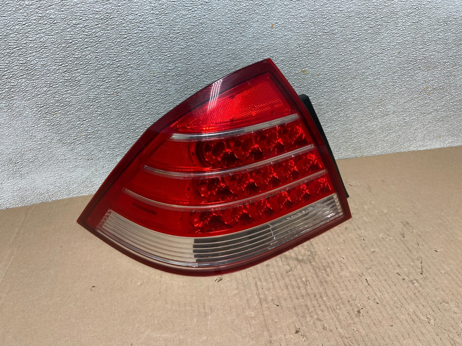 2005 to 2007 Mercury Montego Left Driver LH Side Tail Light AD1004 LK0