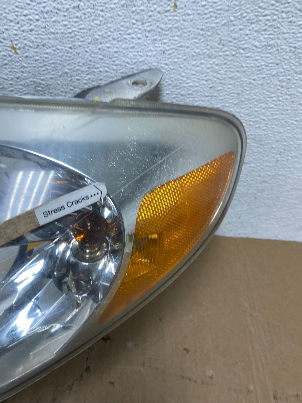 2003 to 2008 Toyota Matrix Left LH Side Halogen Headlight AD8129 DW4