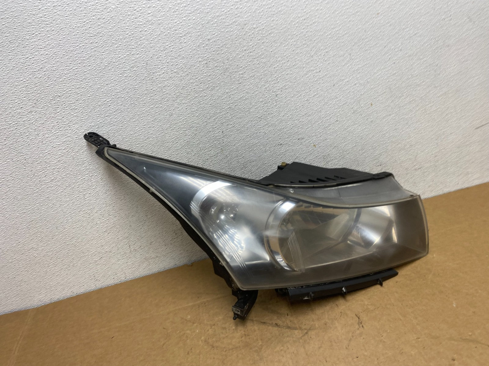 2011 to 2015 Chevrolet Cruze Halogen Right Passenger Rh Headlight AD6181 DW2