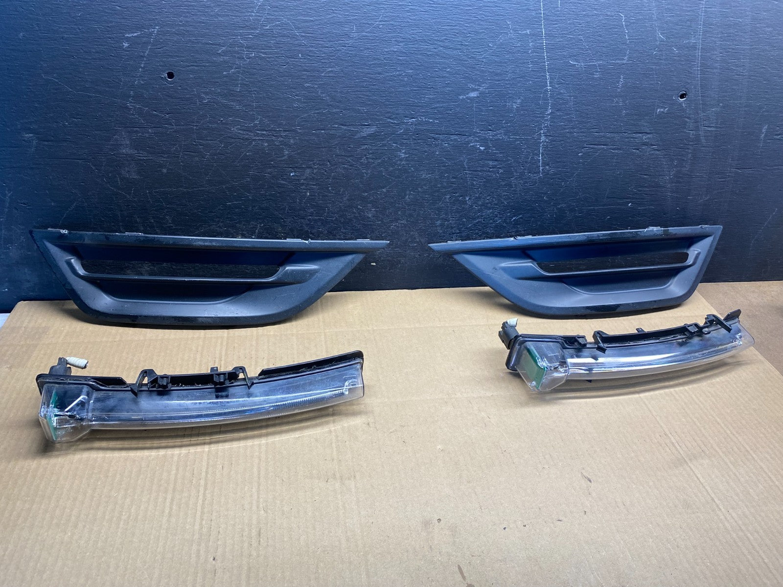 2013-2019 Ford Taurus Left+Right Set Bumper Fog Light Lamp Cover Bezel AD4888 DG0