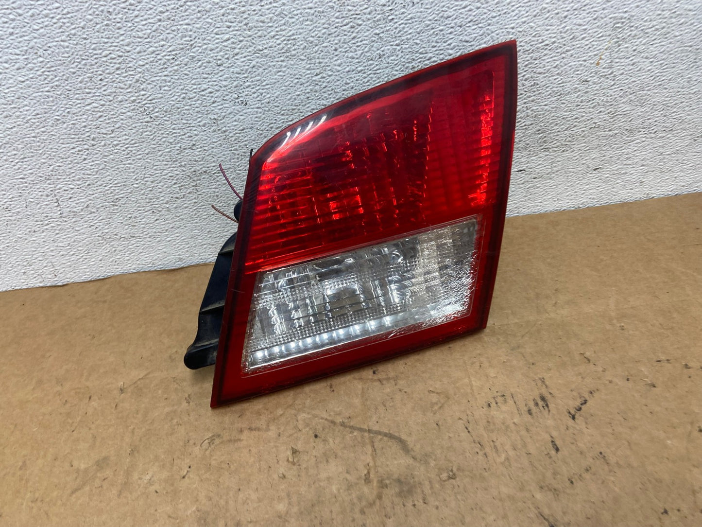 2002 - 2004 Infiniti i35 Inner Right Passenger RH Side Tail Light AD5166 LK0