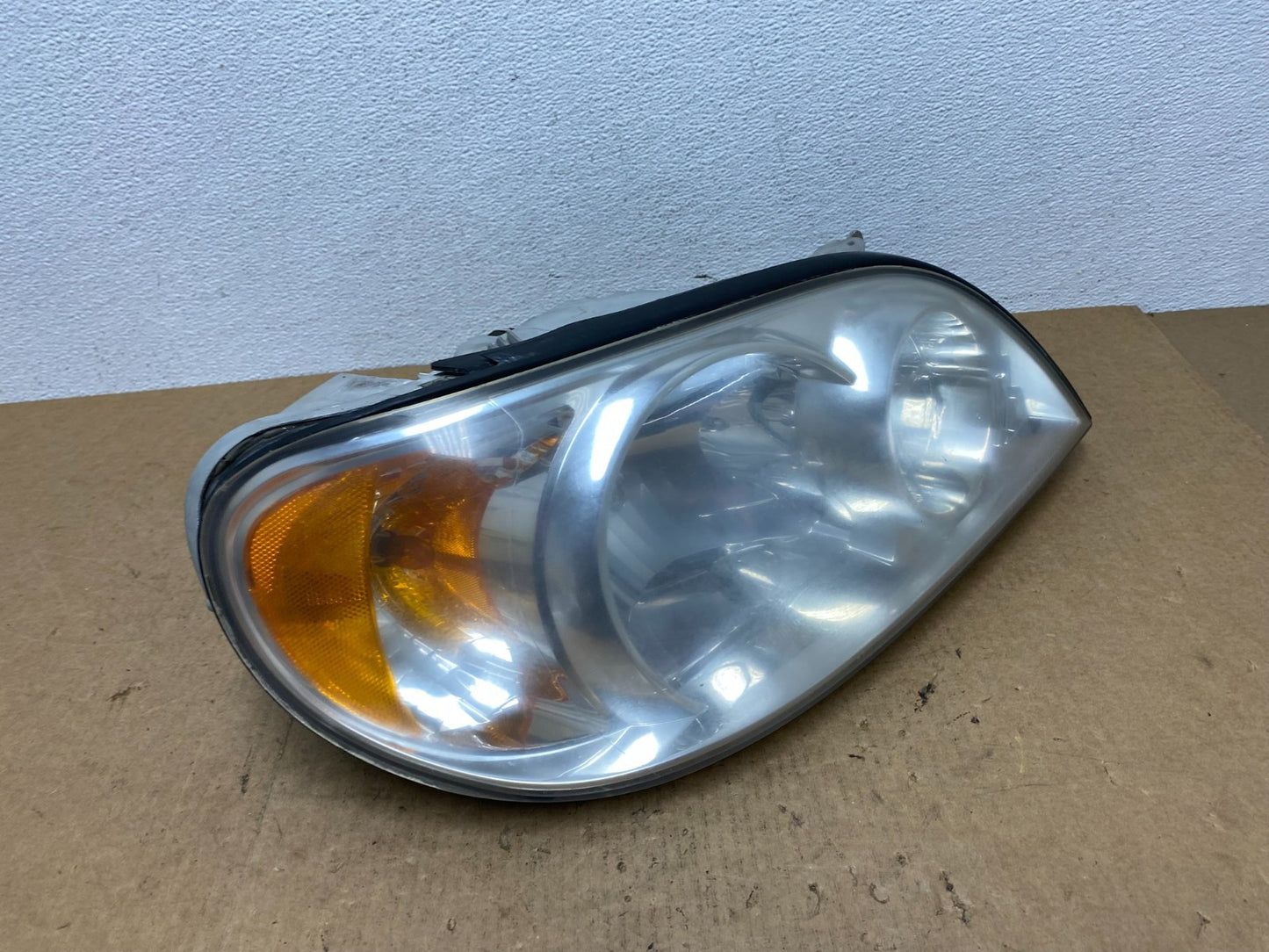 2002 to 2005 Kia Sedona Right Passenger RH Side Headlight ac3289 DG2