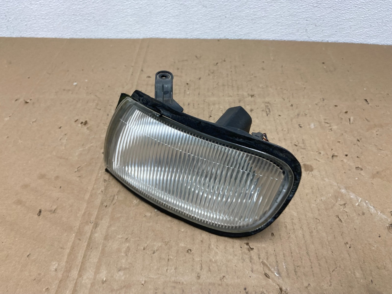 1995 1996 Nissan Maxima Left Driver LH Corner Turn Signal Oem AB6963 DW1