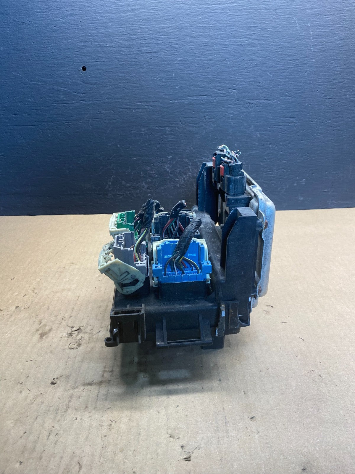 2005 2007 Dodge Charger  Fuse Box Body Control Module BCM AC0659 DG3