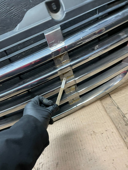 2009 to 2011 Freightliner Sprinter Front Upper Chrome Grill Grille W4652 DG7