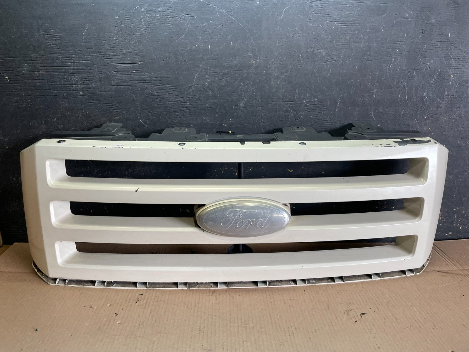 2007 to 2014 Ford Expedition Front Upper Chrome Grill Grille Oem z8354 DG0