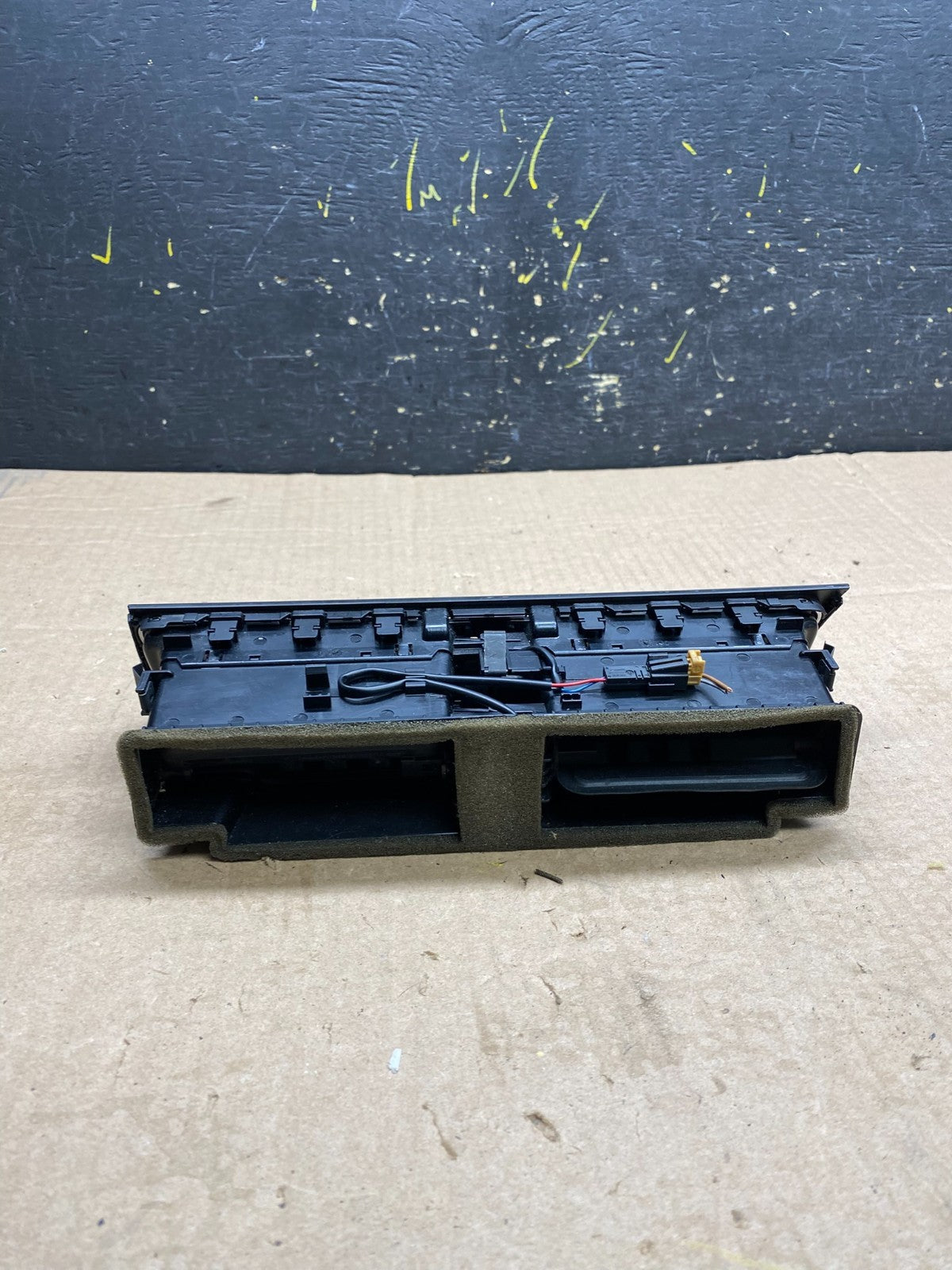 2009 to 2012 Audi A4 Center Dashboard Air Vent OEM z0017 DG3