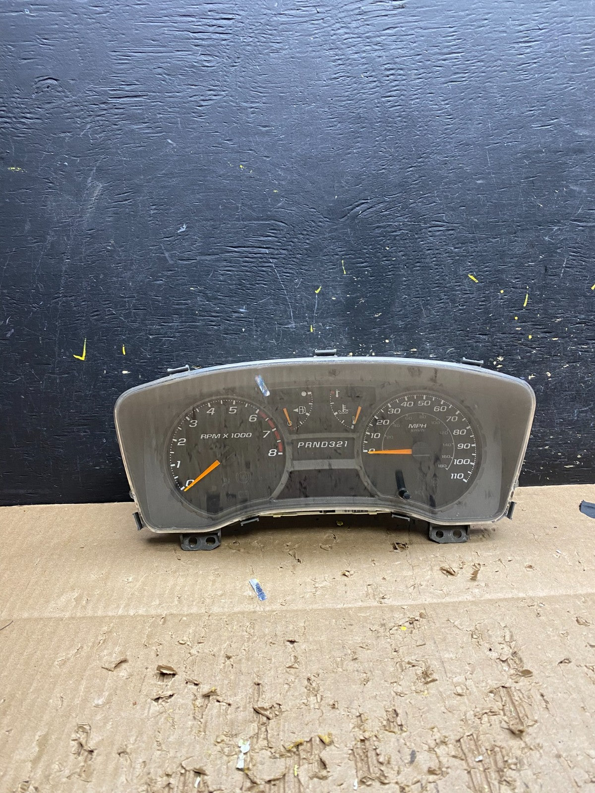 2004 to 2012 GMC Canyon Instrument Cluster Speedometer OEM V7637 DG0