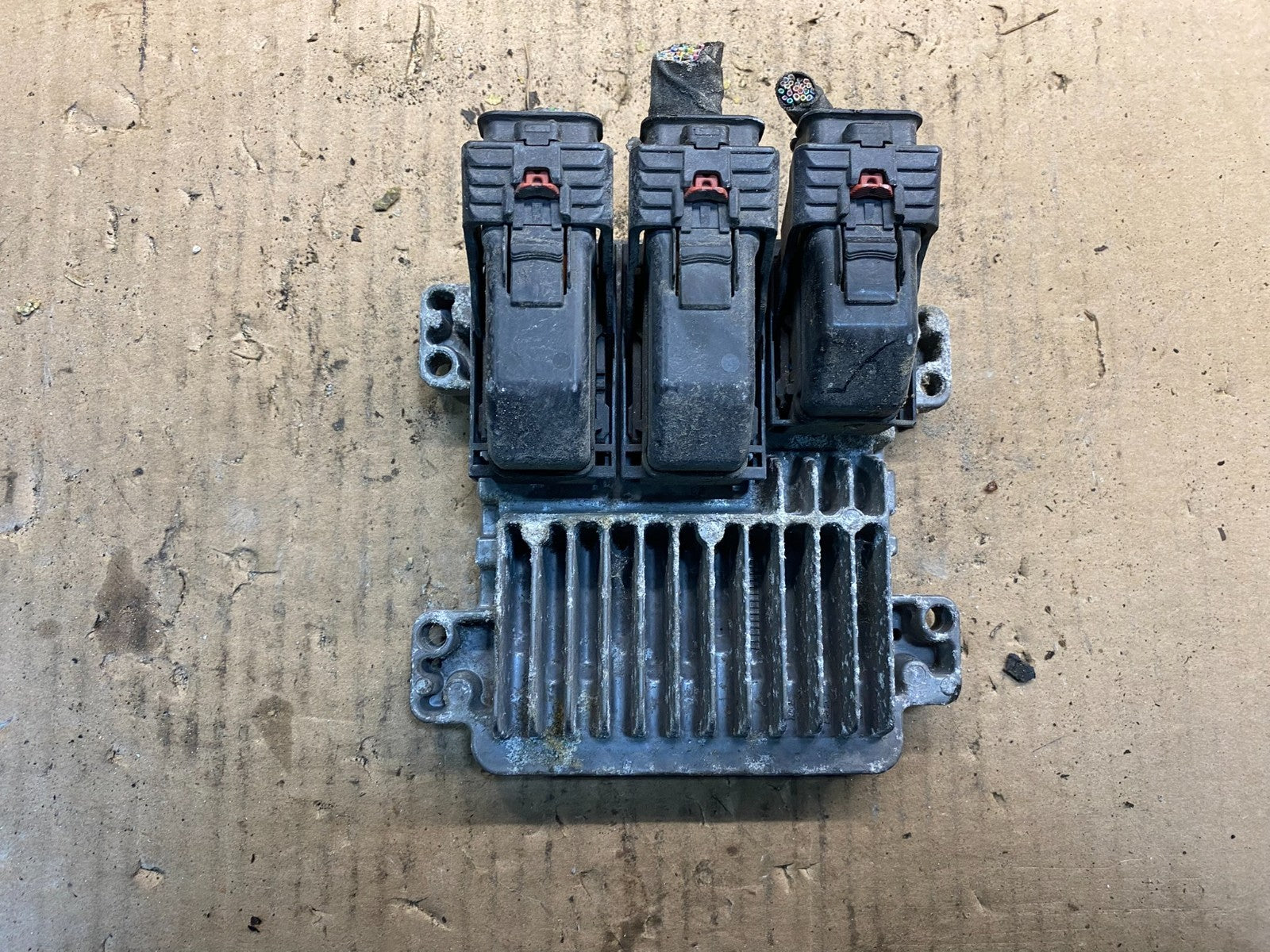 2010 to 2013 Chevrolet Silverado Yukon Engine Control Module ECM ECU AE8025 DG0