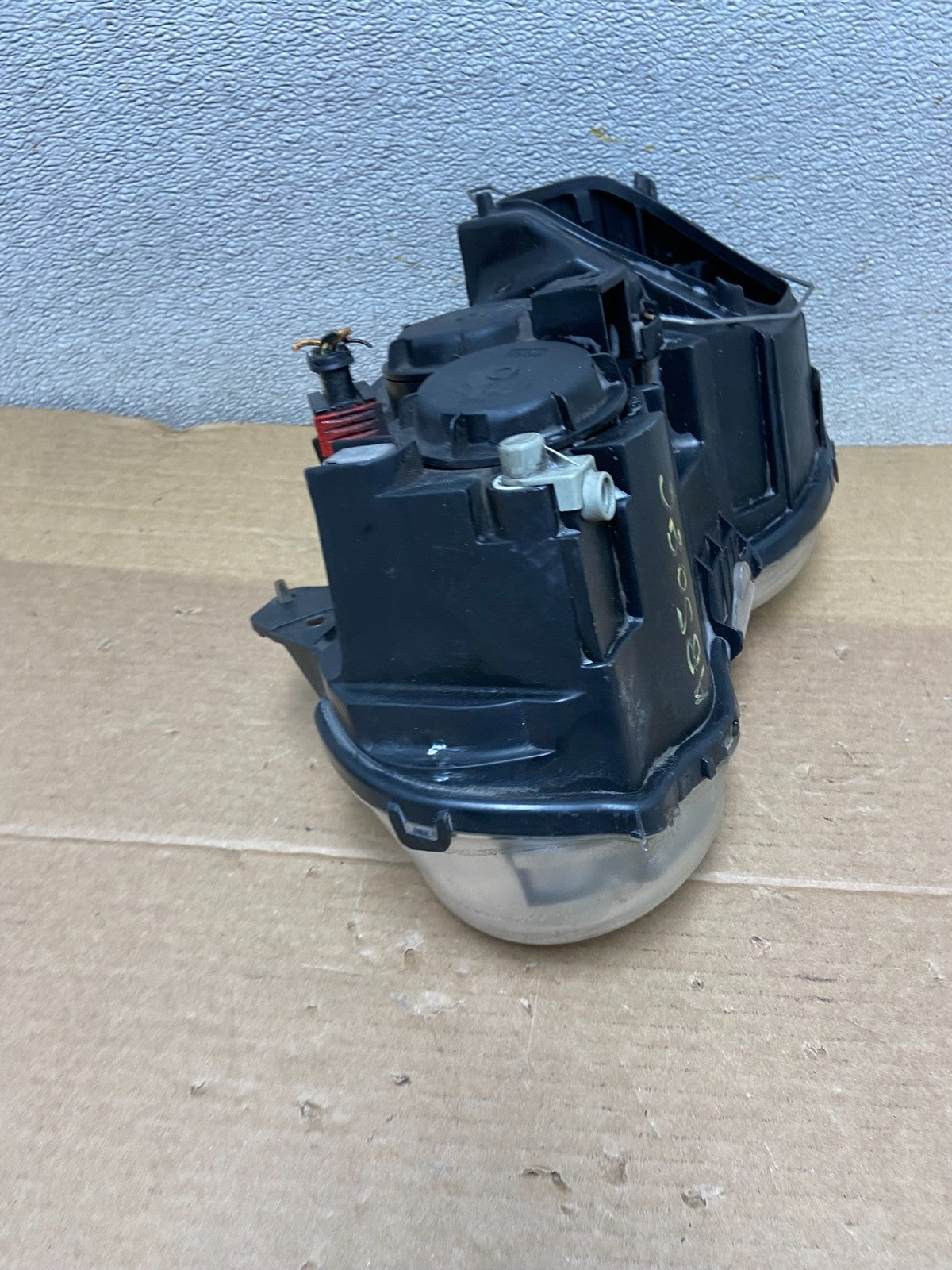 2004 to 2005 Jaguar XJ8 Left Driver Side Headlight AB50868