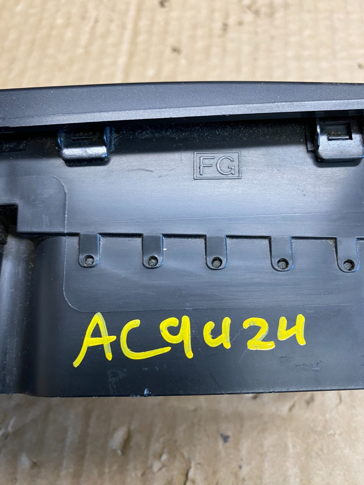 2009 to 2013 Subaru Forester Dash Radio Trim Bezel Center Vent AC9424 DG5