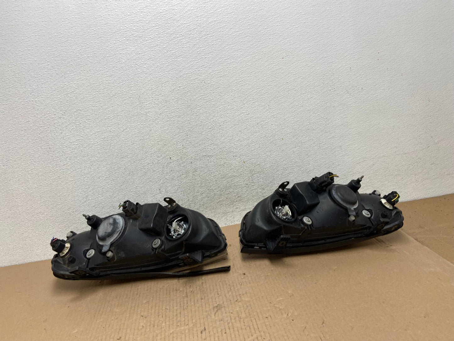2001 2002 2003 Hyundai Elantra Left+Right Set Halogen Headlights TYC AE7321 LK5
