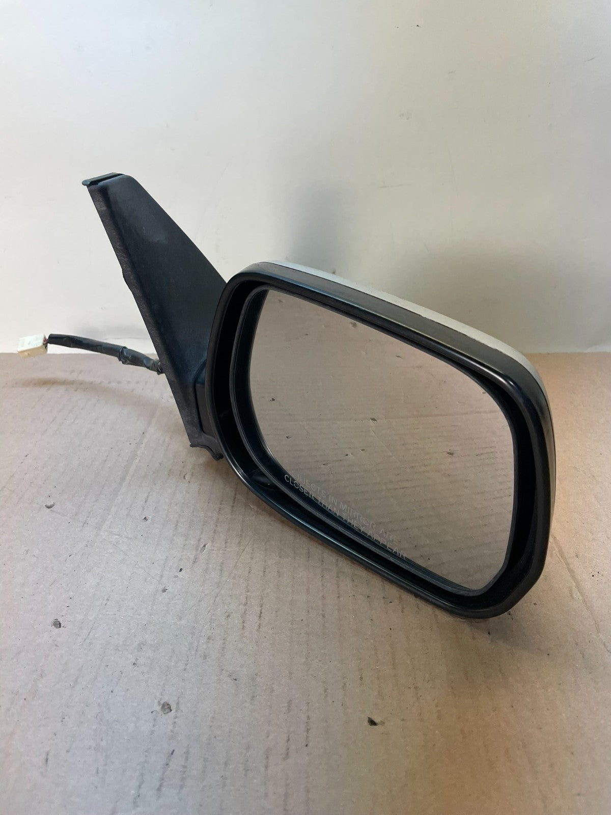 2004 to 2005 Toyota RAV4 Right Passenger RH Side View Door Mirror AJ0719 DG2