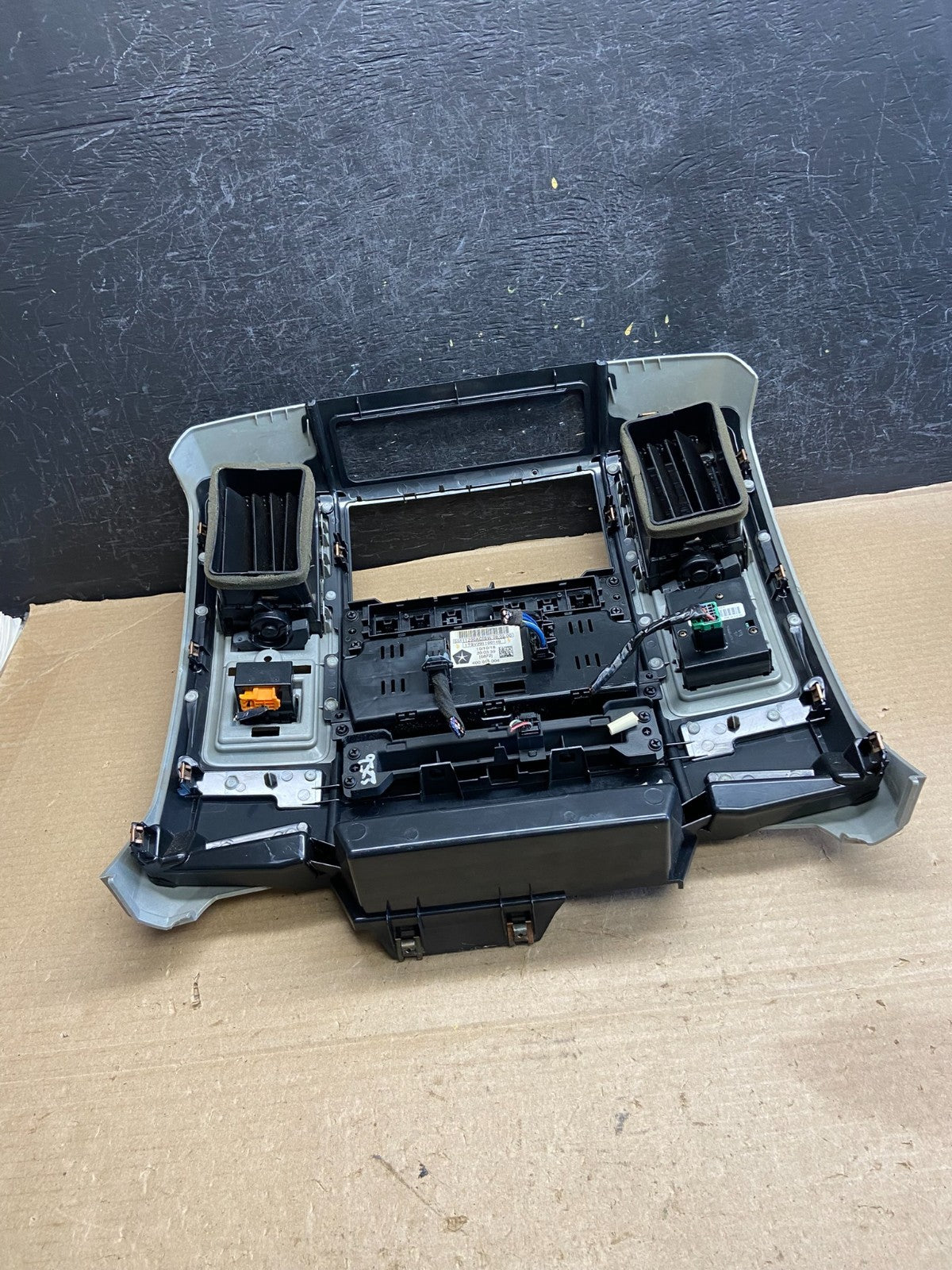 2009 to 2010 Dodge Ram 1500 Center Dash Radio Screen Climate Panel AH3576 DG3