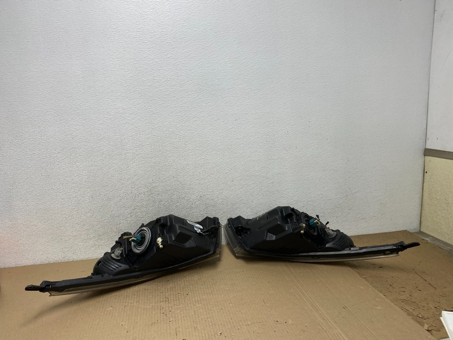 2011 to 2015 Chevrolet Cruze Halogen Left+Right Set Headlights AF5861 DW7