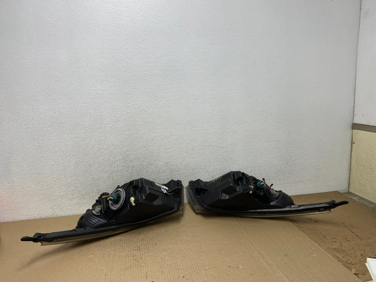 2011 to 2015 Chevrolet Cruze Halogen Left+Right Set Headlights AF5861 DW7
