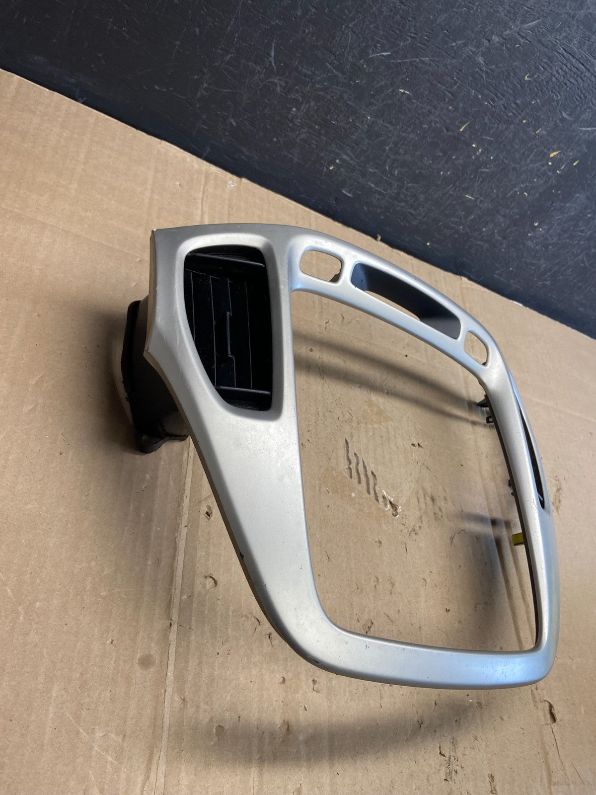 2001-2007 Toyota Highlander Radio Climate Dash Trim Bezel Air Vent AD7236 DG3