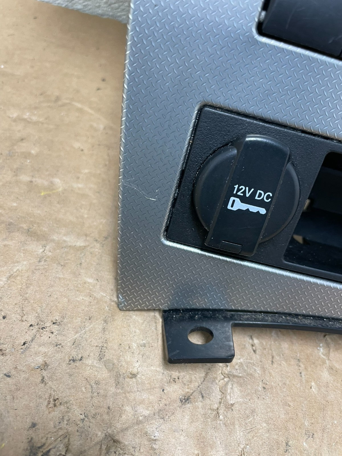 2008 2009 2010 Jeep Grand Cherokee A/C Climate Control Bezel V5052 DG3