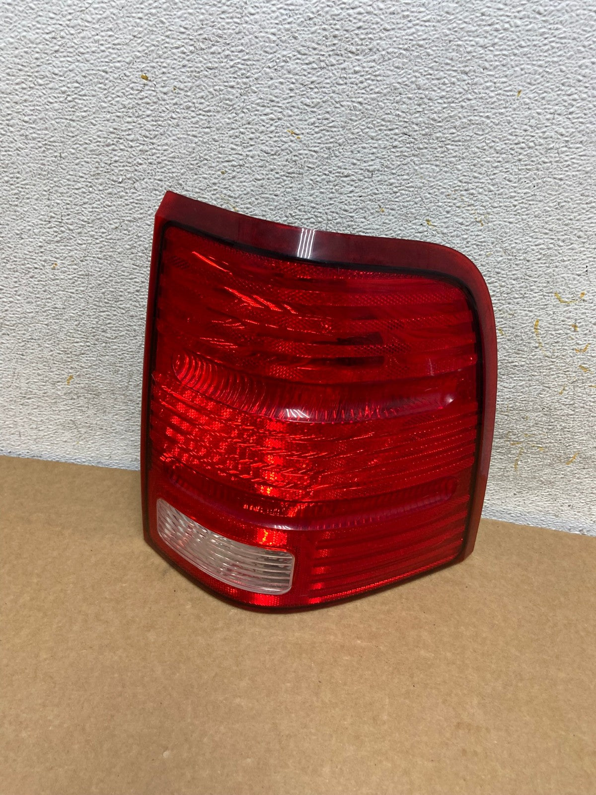 2002 to 2005 Ford Explorer Right Passenger Rh Side Tail light AI2550 LK0