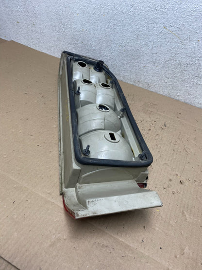 1990 - 1993 Cadillac Allante Front Right Passenger Tail Light J9050 PS6
