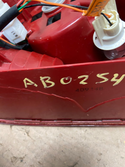 2002 - 2005 Hyundai Sonata Right Passenger RH Side Tail Light OEM AB0254 LK6