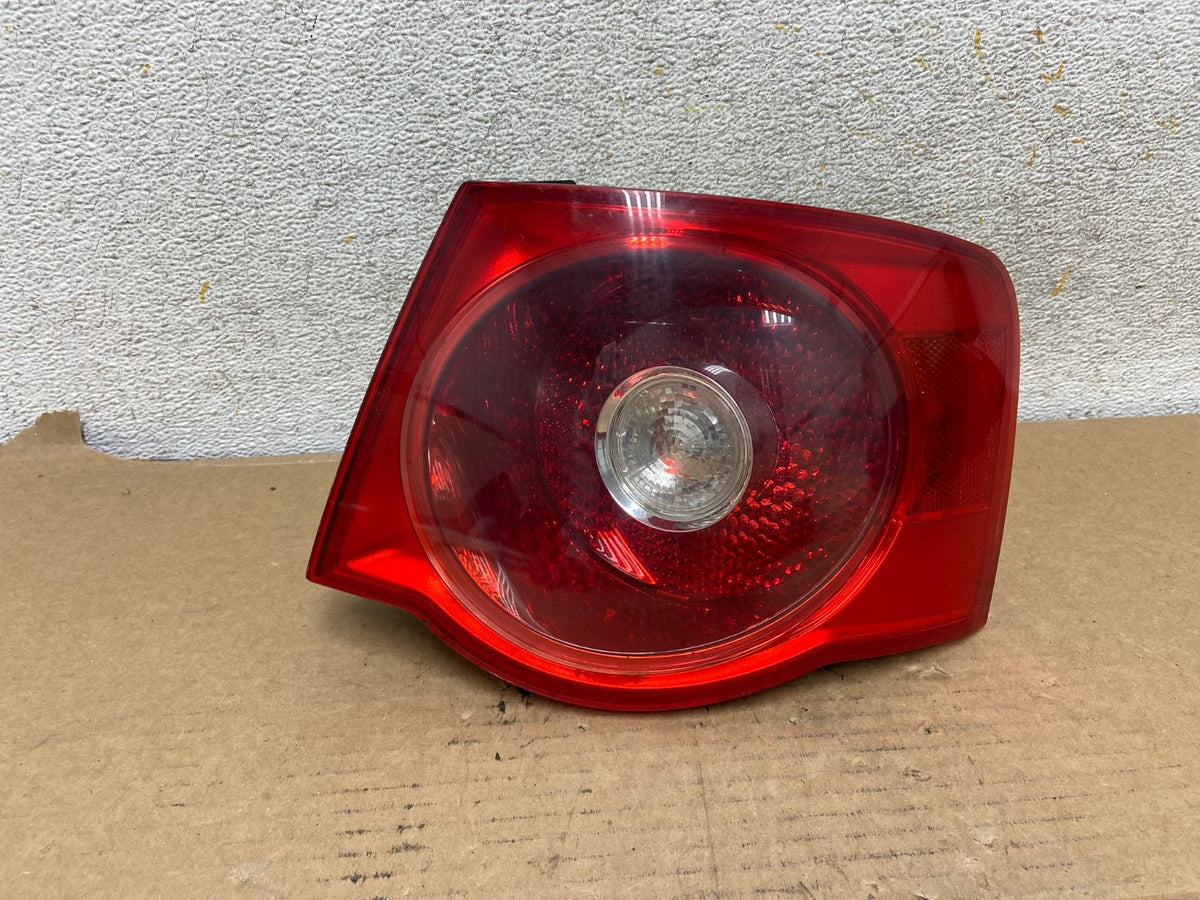 2005 2006 2007 Volkswagen Jetta Right Passenger Rh Side Tail Light AH7862 LK0