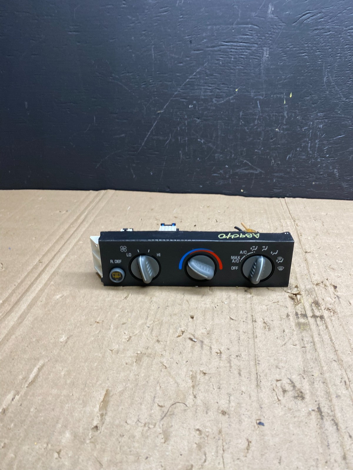 2001 - 2007 GMC Chevrolet Express 1500 Climate Control A/C AB9040 DG0