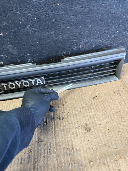 1988-1992 Toyota Corolla Grille Grill Front Upper  W/Insert Bracket OEM S9598 DG5