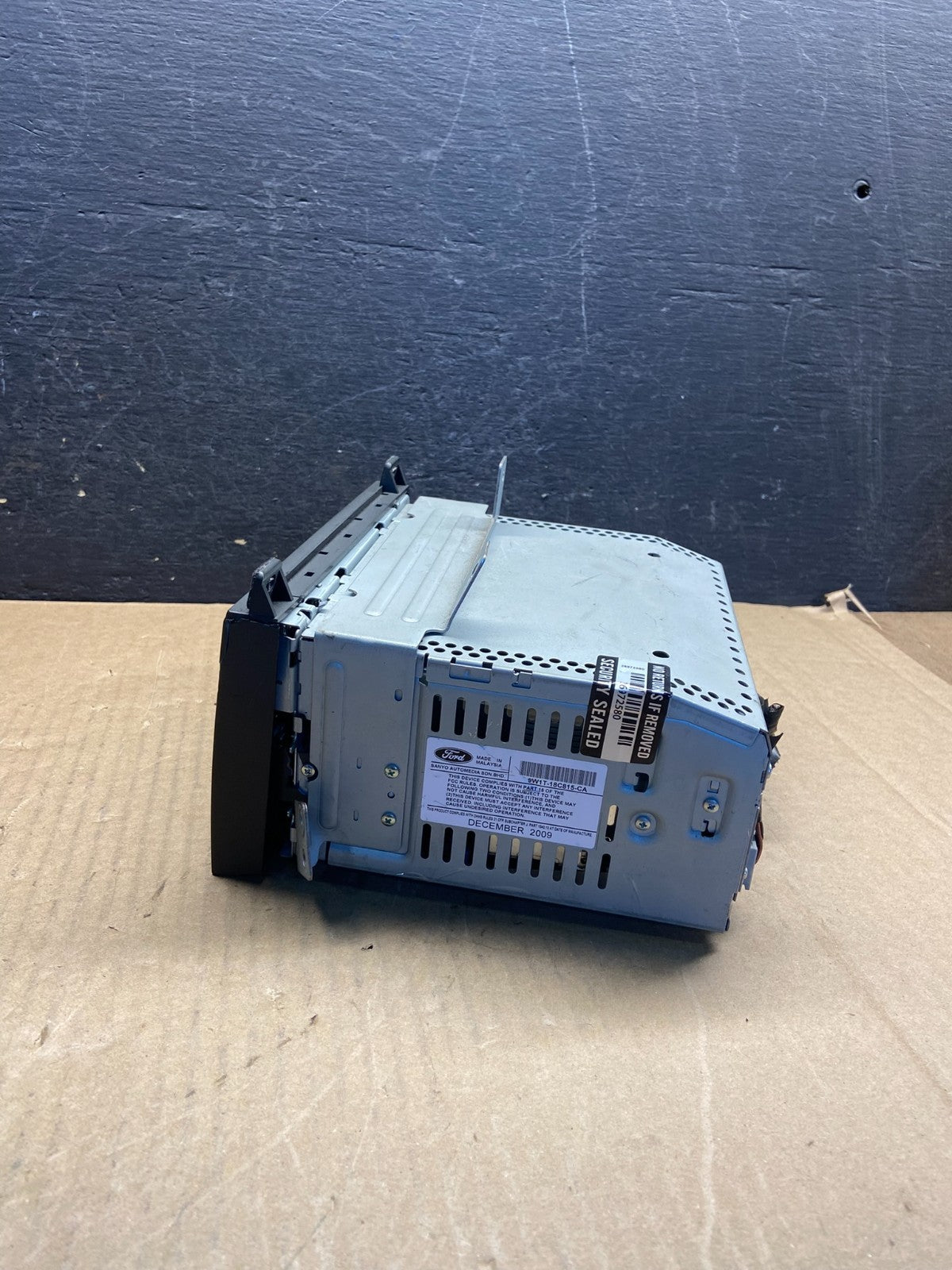 2006 - 2011 Lincoln Town Car AM/FM Radio CD Player AF9409 DW1
