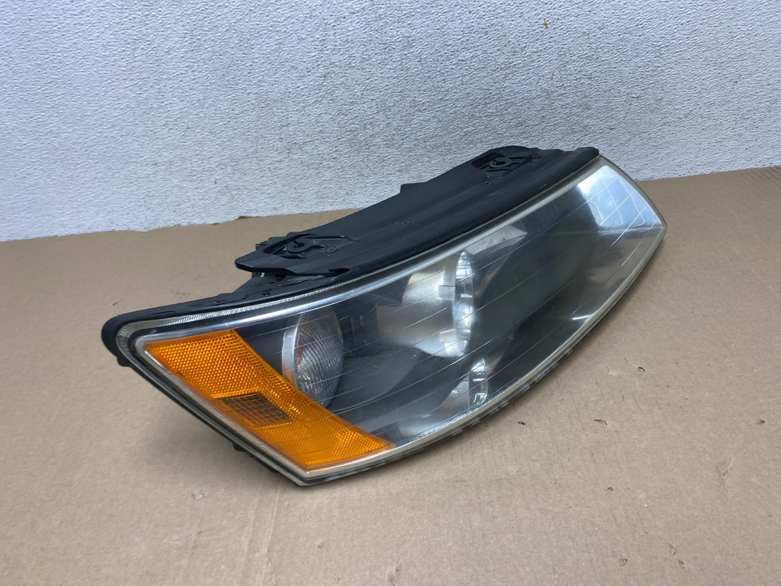 2006-2008 Hyundai Sonata Right Passenger Rh Side Headlight Halogen AG6816 DW2