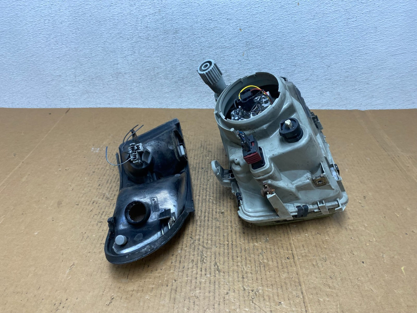1999 to 2003 Saab 9-3 Front Left Driver LH Side Halogen Headlight AE1433 DW8