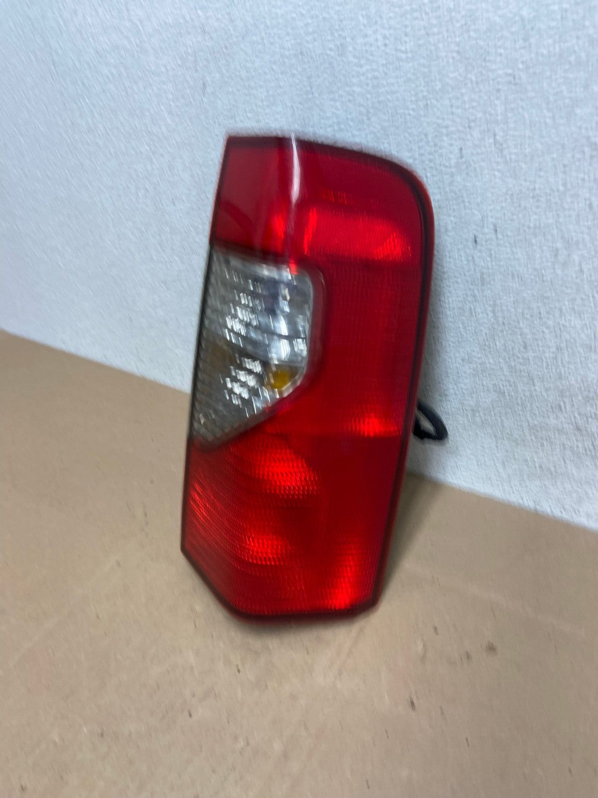 2002 2003 2004 Nissan Xterra Right Passenger RH Side Tail Light AE4981 LK1