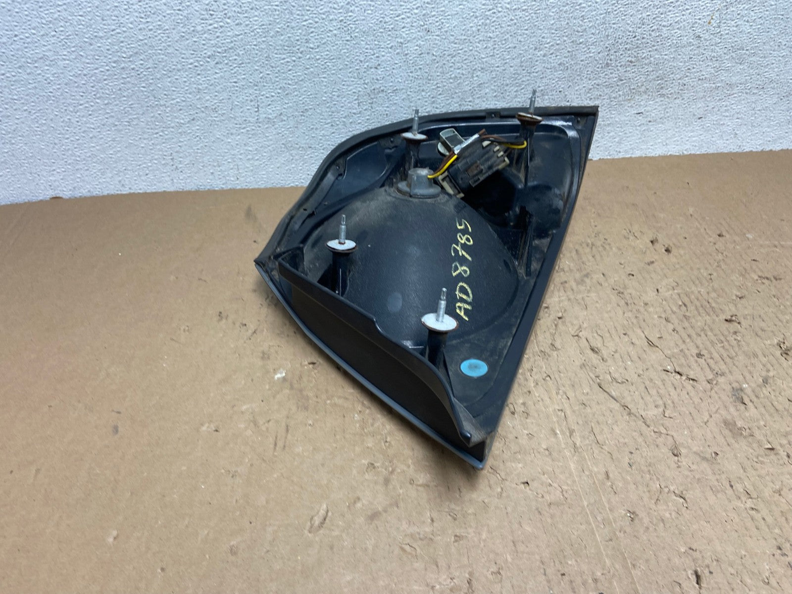 2000 - 2005 Chevrolet Impala Left Driver Lh Side Tail Light AD8785 LK4