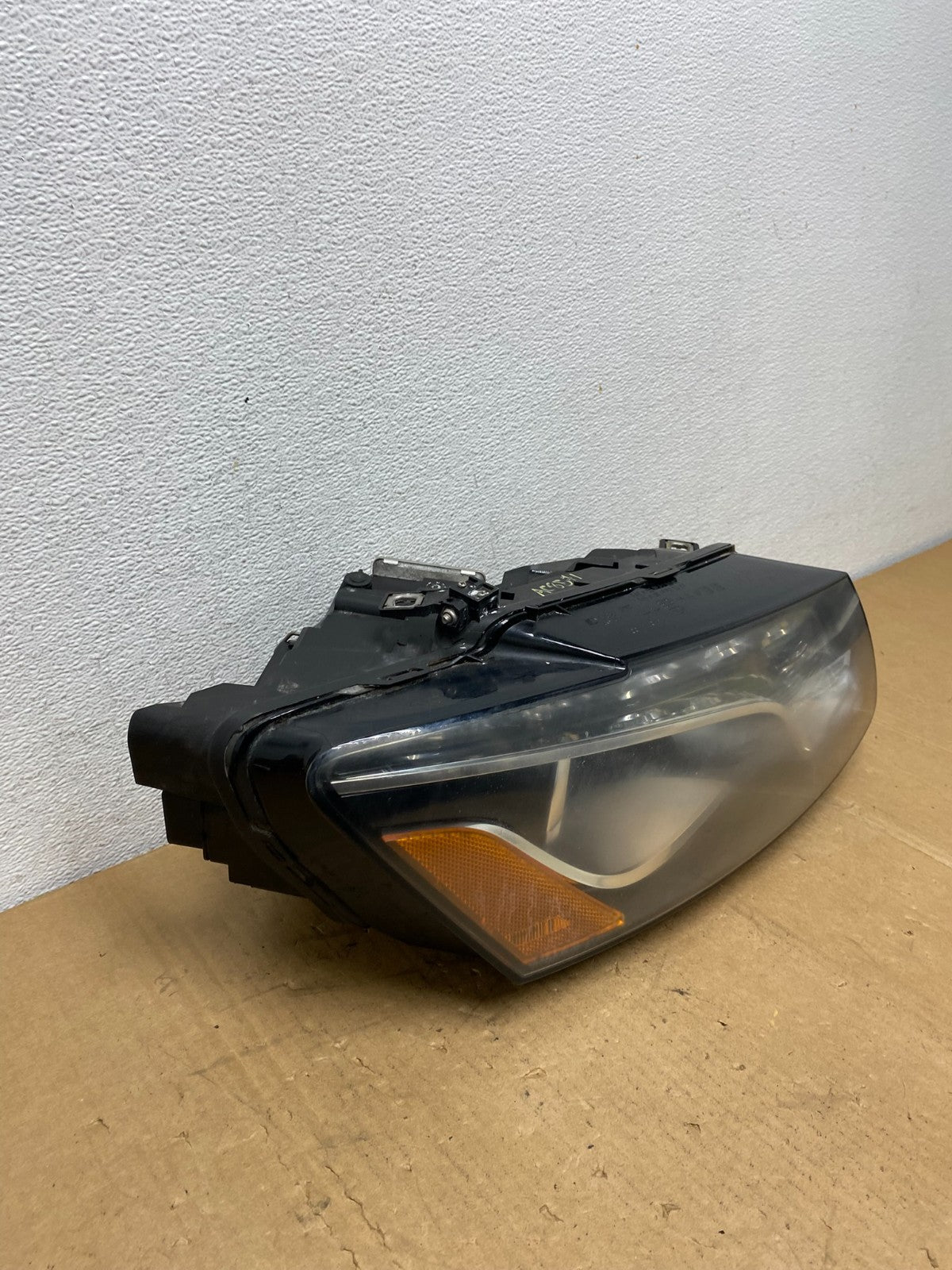 2009 to 2012 Audi Q5 Right Passenger RH Side Xenon HID Headlight AC8571 DW2