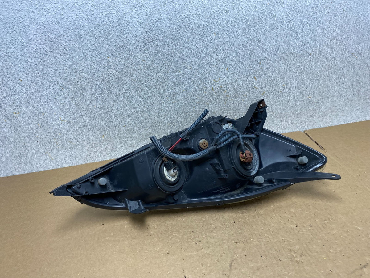 2004-2005 Toyota Sienna Left Driver LH Side Halogen Headlight AI3648 DW5
