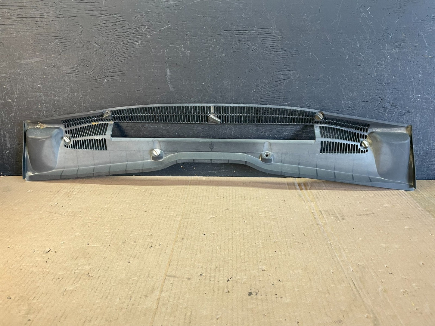 2001-2006 BMW X5 Windshield Wiper Air Micro Filter Housing Cover Panel AD8571 DG0