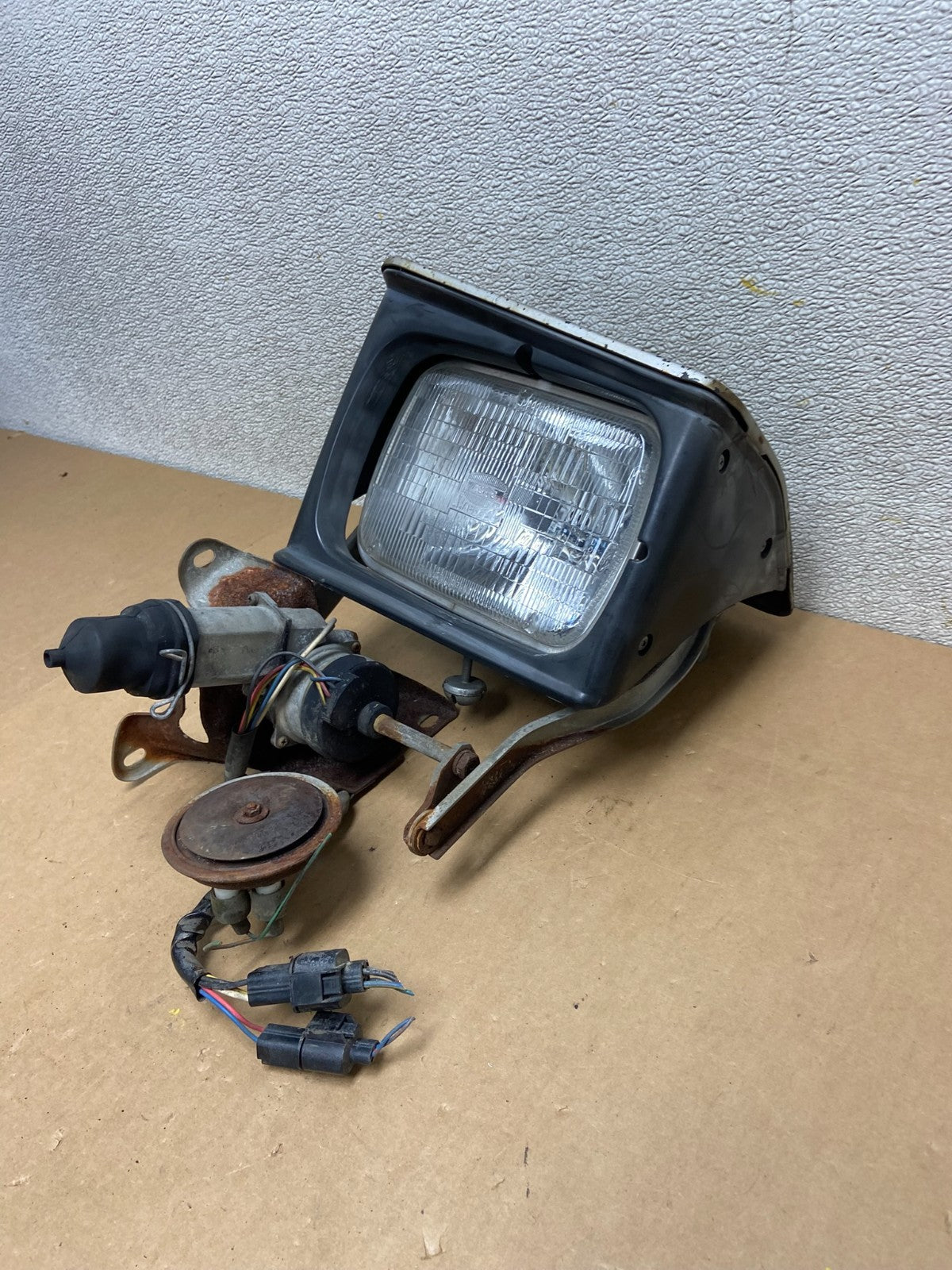 1983 - 1989 Mitsubishi Starion Left Driver LH Headlight Oem Z6667 DG1