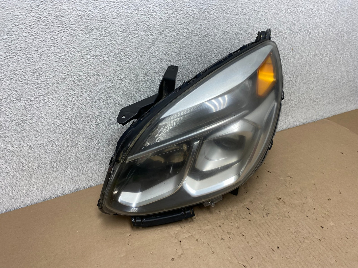 2016-2018 Chevrolet Equinox Left Driver LH Halogen Headlight AG6752 DW2