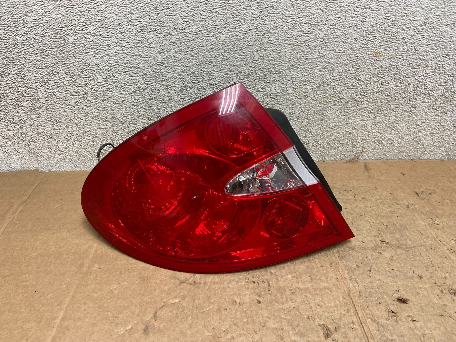 2005 to 2009 Buick Lacrosse Left Driver LH Side Tail Light AA4000 DW0