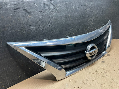 2015 to 2019 Nissan Versa Sedan Front Upper Grill Grille Oem  Z5676  DG1
