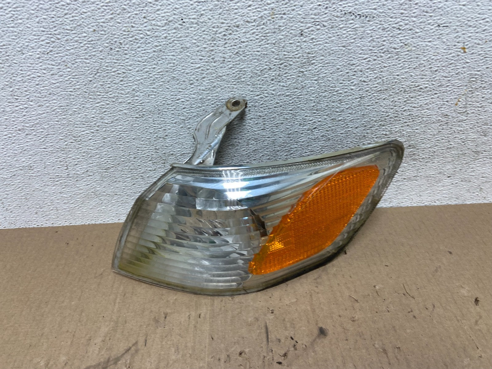 2000 - 2001 Toyota Camry Front Left Driver Lh Turn Signal AE7112 DW0