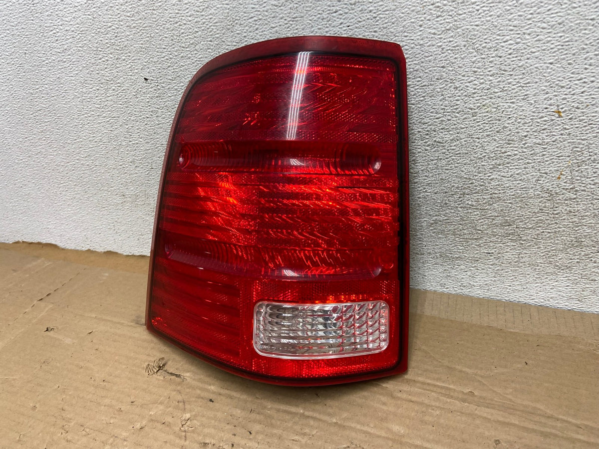 2002 to 2005 Ford Explorer Left Driver Lh Side Tail light AG8303 LK2
