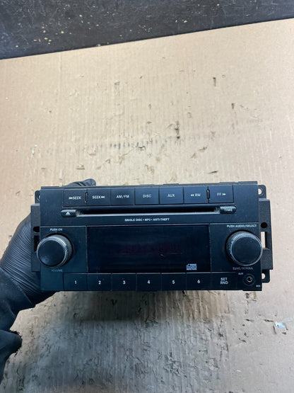 2012 to 2014 Volkswagen Routan Radio CD Player AM/FM AUX  U1571 DG0