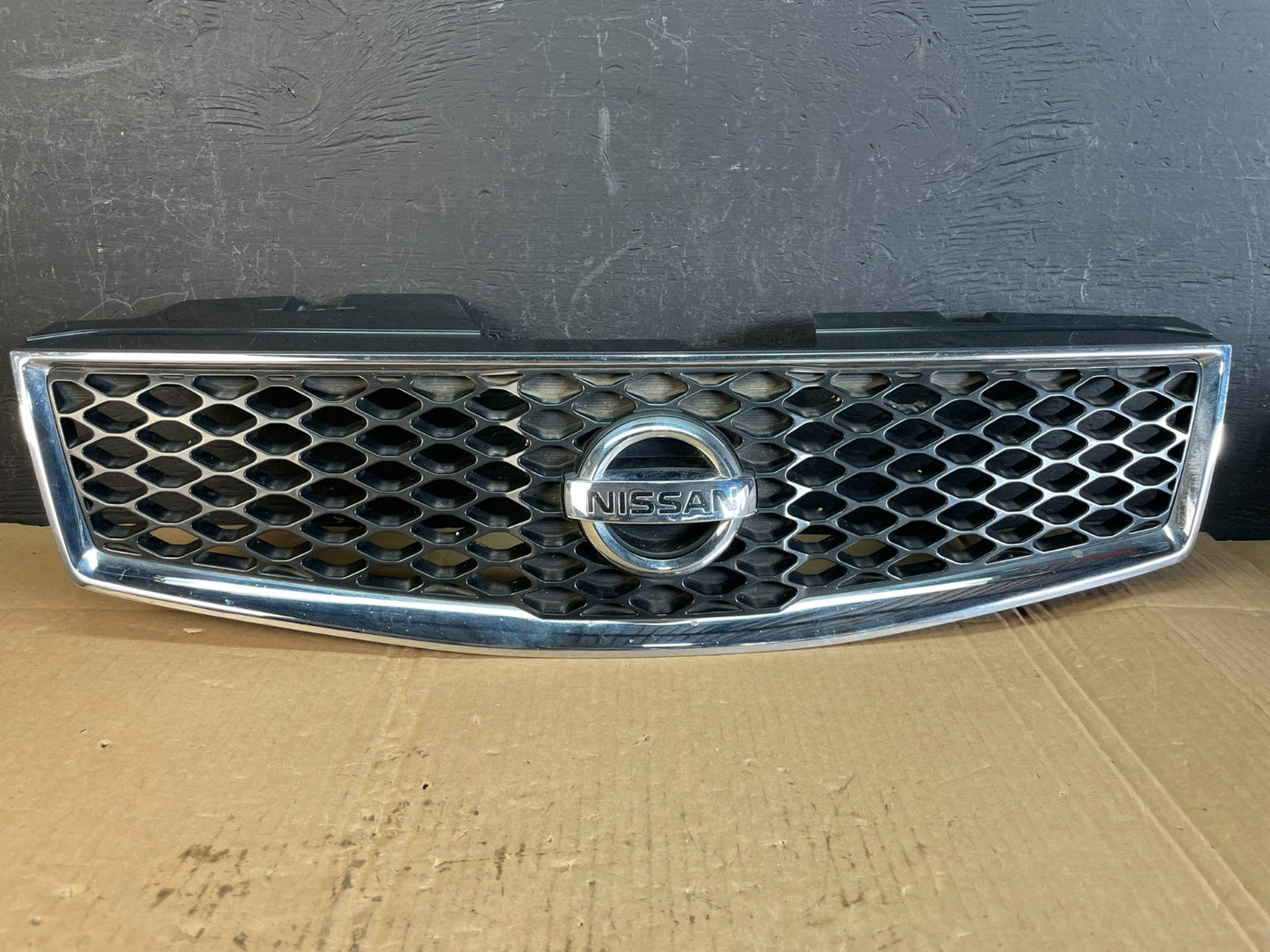 2010 to 2012 Nissan Sentra Front Upper Grill Grille ac5440 DG0