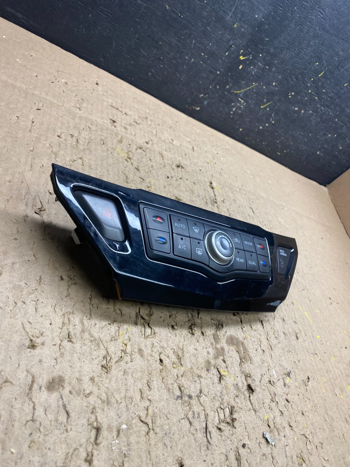 2013 to 2018 Nissan Pathfinder Radio Audio Climate Control t8513 DG1