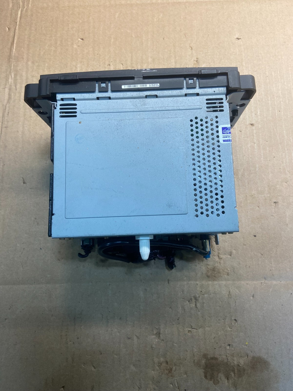 2011 2012 GMC Acadia Radio Display Screen AM/FM AUX OEM Y7600 DG5