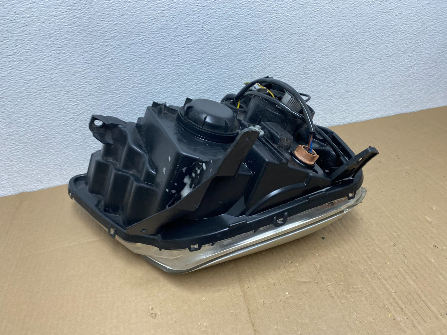 2010 to 2015 GMC Terrain Halogen Left Driver Lh Side Headlight AB8116 DW5