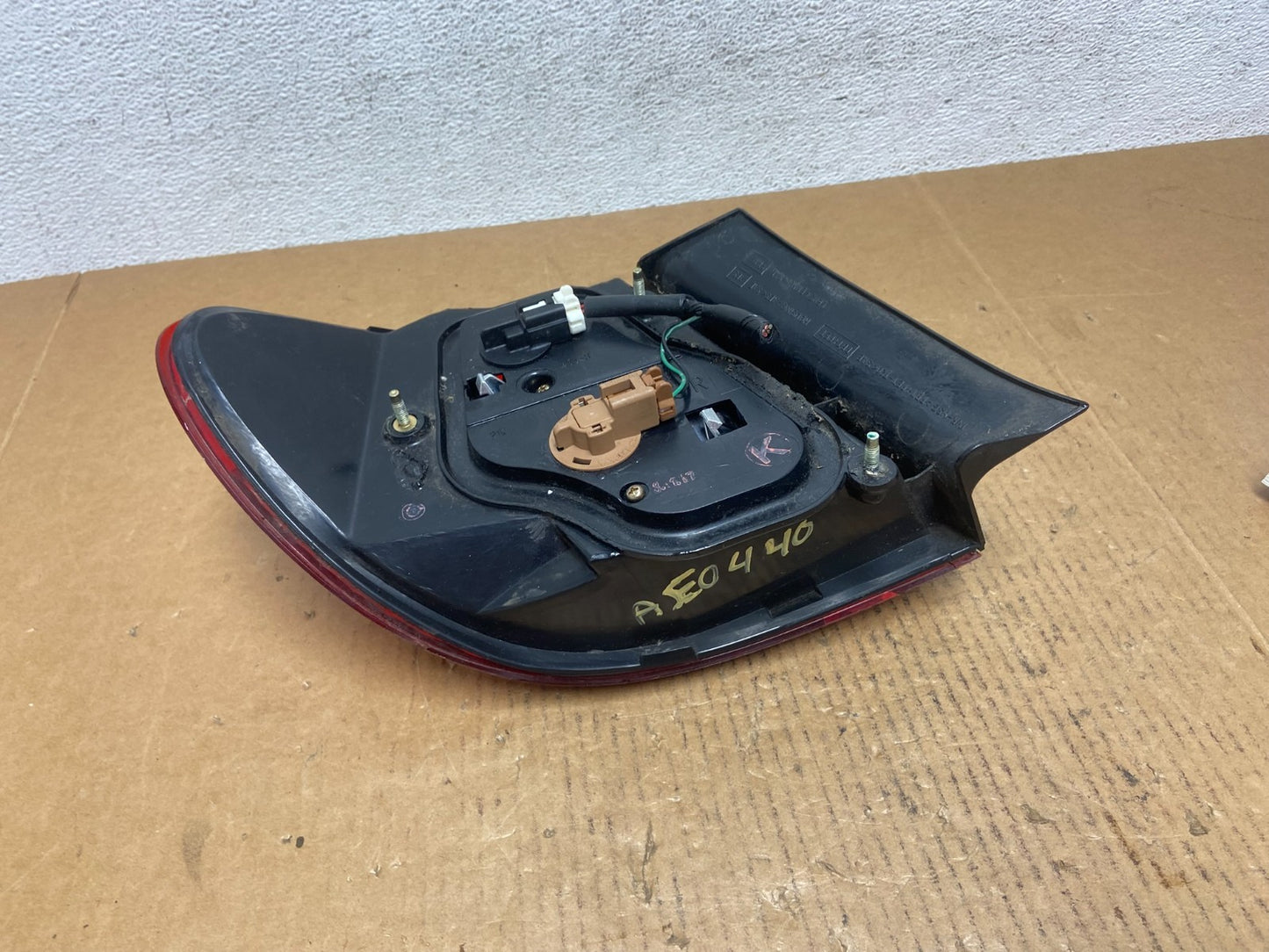 2002-2004 Infiniti i35 Right Passenger Rh Side Tail Light AE0440 DG7