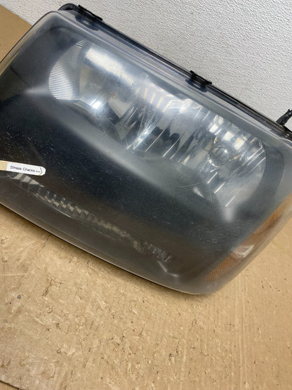 2006 - 2009 Chevrolet Trailblazer Left Headlight Flush Half Grille Bar AC6053 DW4