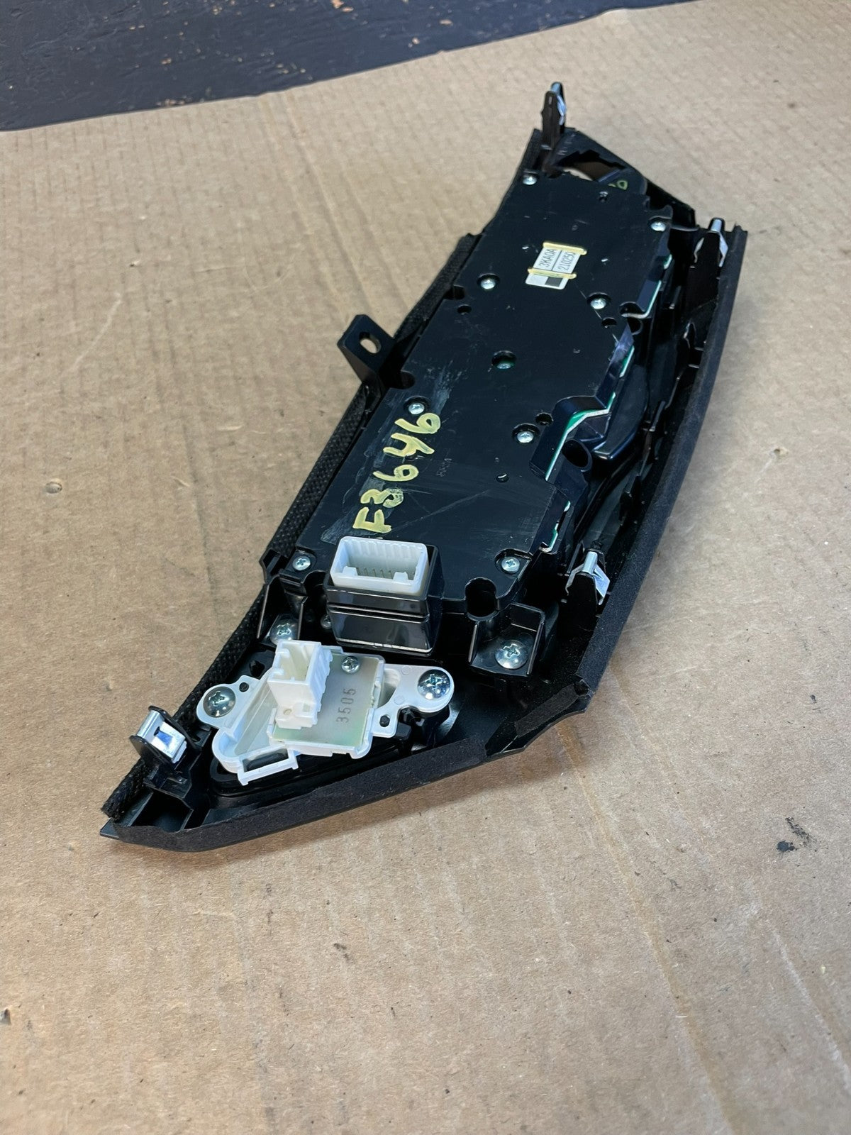2013 to 2015 Nissan Pathfinder Information Display Control AF3646 DW4